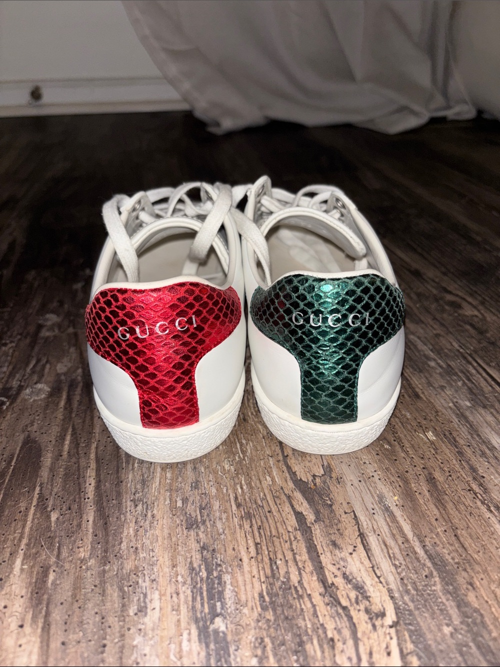 Women's Gucci Ace sneaker with bee - Picture 2 of 7
